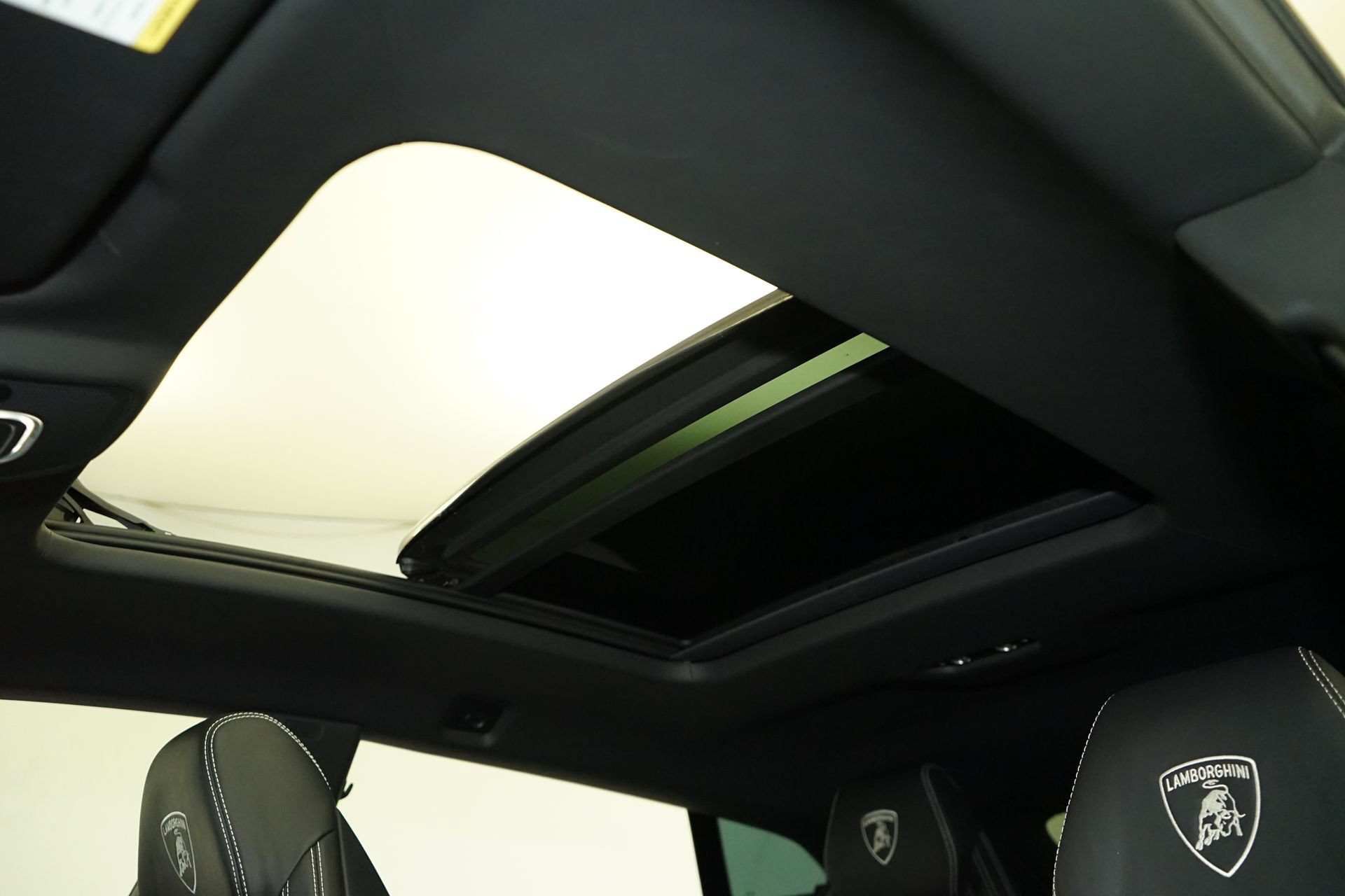 Used 2019 Lamborghini Urus AWD/4WD image 15