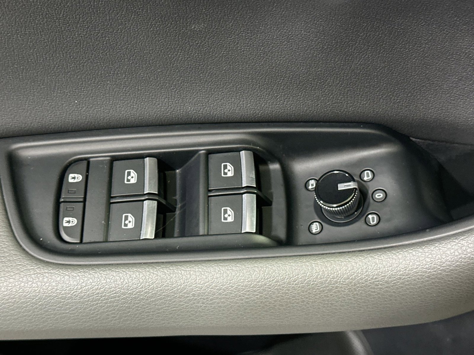 Used 2019 Audi Q8 Premium Plus image 16