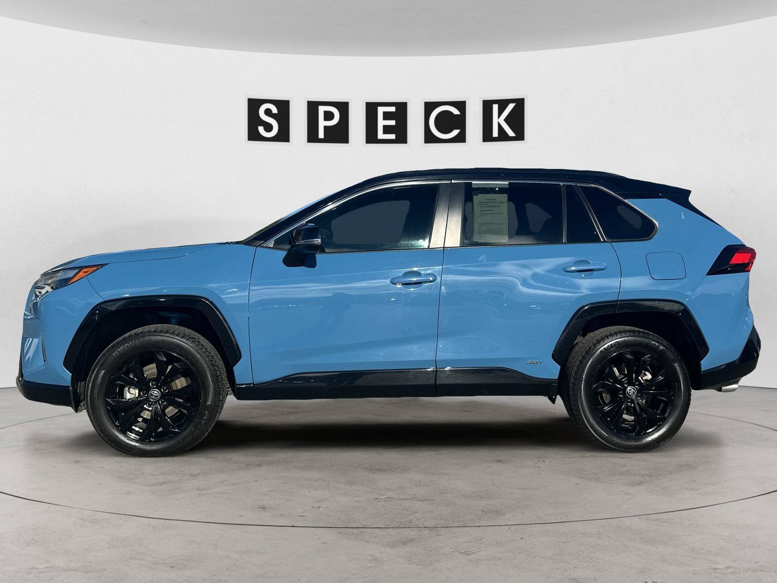Used 2022 Toyota RAV4 XSE AWD/4WD image 2