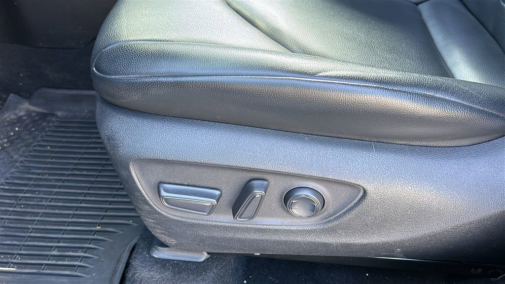 Used 2021 Toyota Highlander XLE AWD/4WD image 12