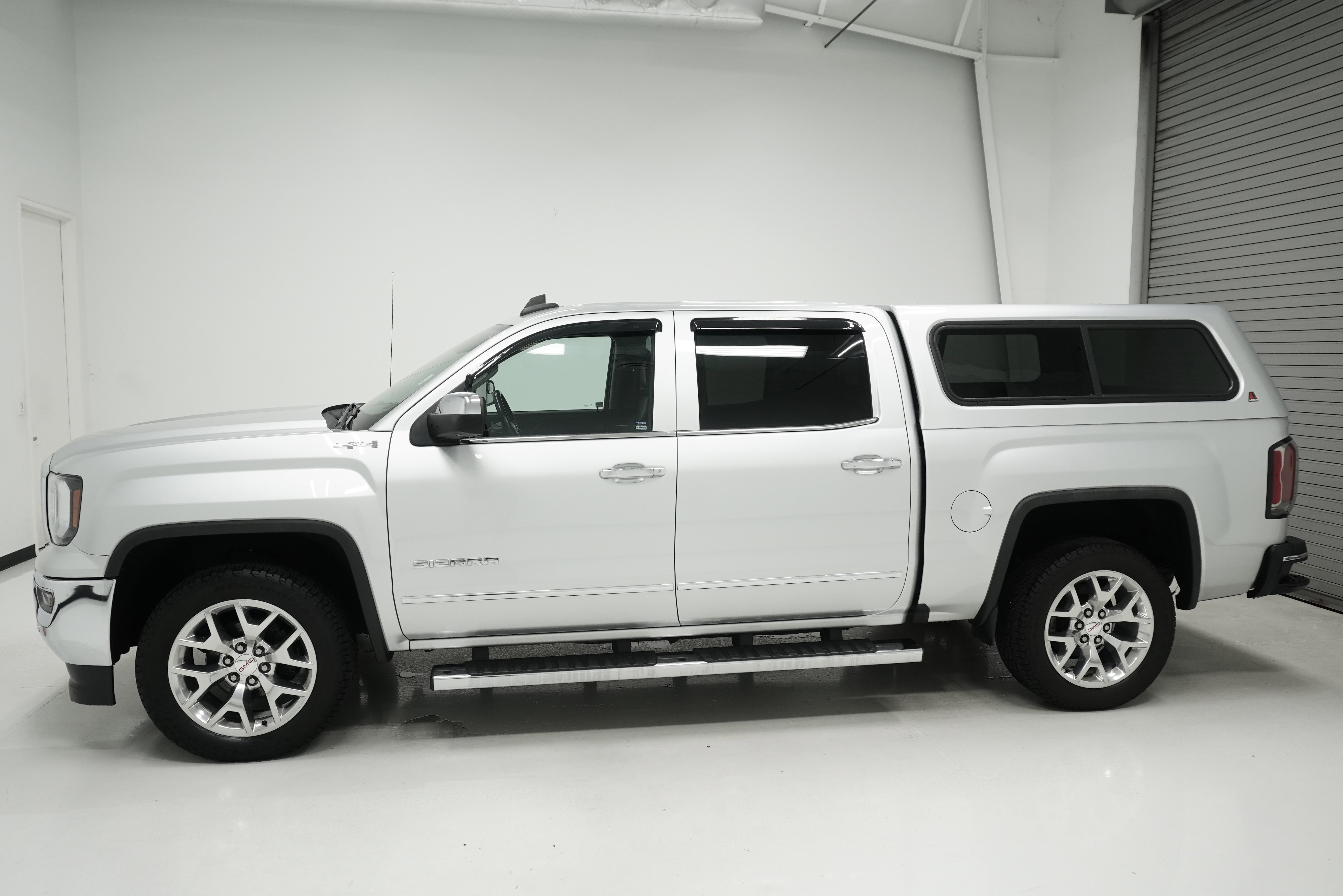 Used 2017 GMC Sierra 1500 SLT AWD/4WD image 6
