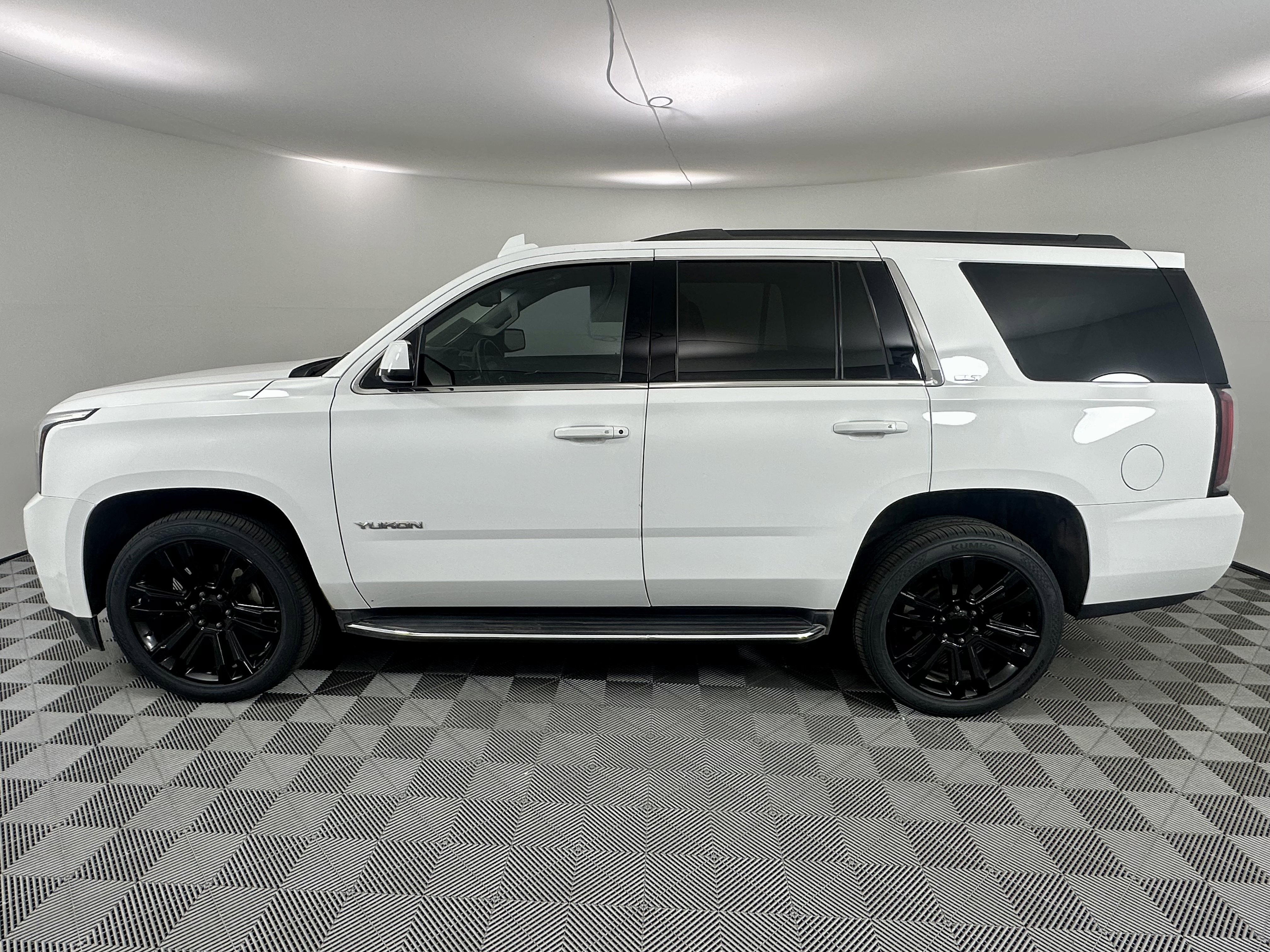 Used 2018 GMC Yukon SLT w/ HD Trailering Package AWD/4WD image 2