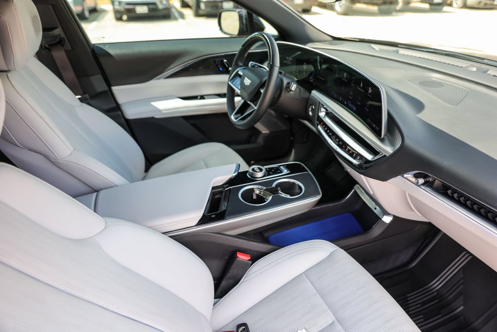 Used 2024 Cadillac Lyriq Luxury AWD/4WD image 26