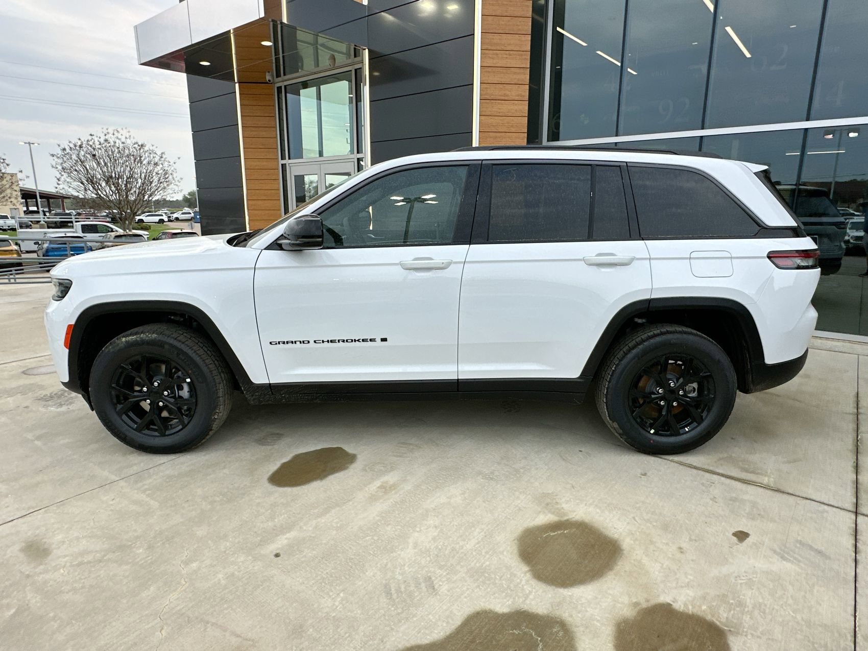 New 2026 Jeep Grand Cherokee Altitude AWD/4WD image 5