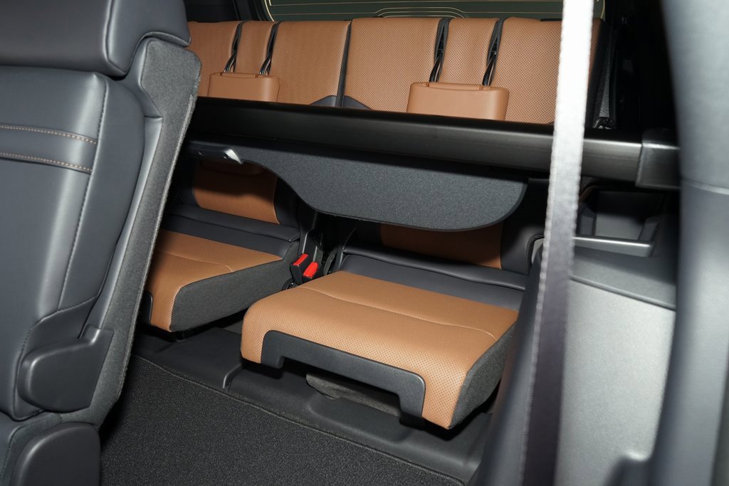 Used 2025 Lexus GX 550 image 13