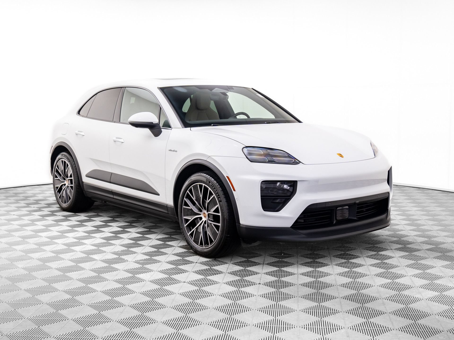 New 2026 Porsche Macan 4 Electric AWD/4WD image 6