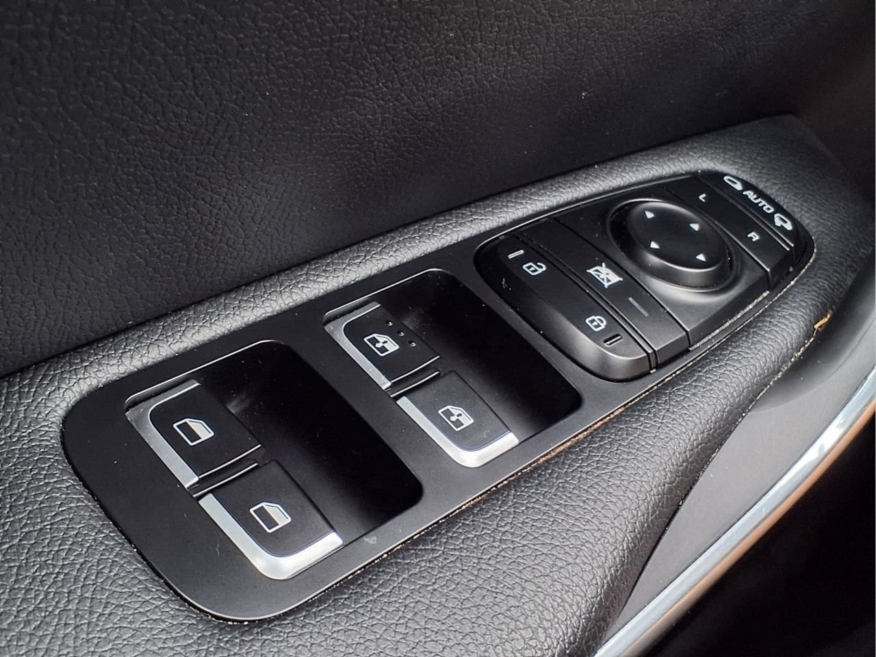 Used 2022 Kia Stinger GT1 AWD/4WD image 26