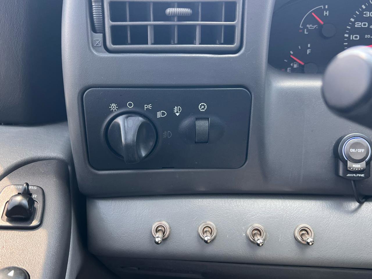 Used 2004 Ford F350 Lariat AWD/4WD image 23