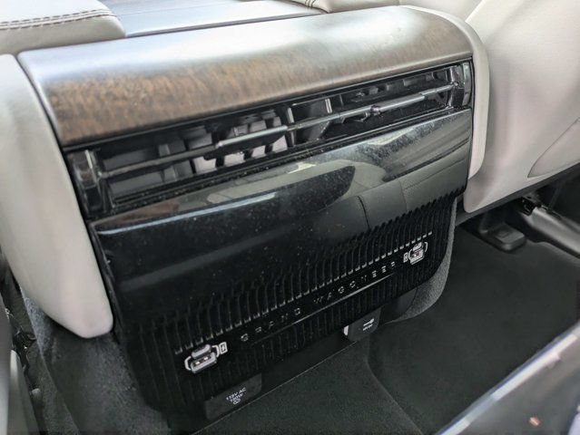 Used 2023 Jeep Grand Wagoneer Series II AWD/4WD image 16