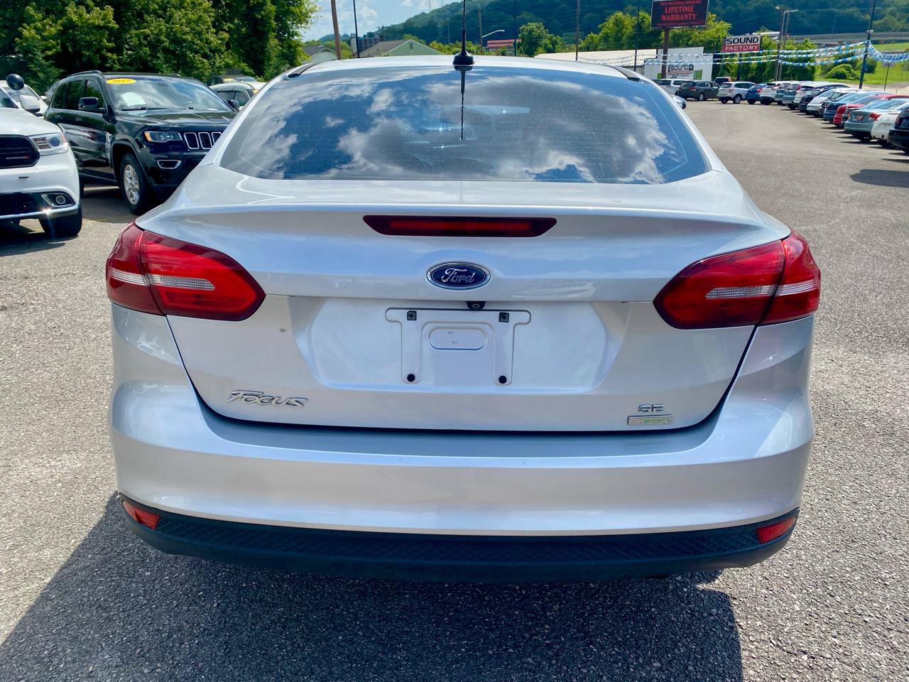 Used 2017 Ford Focus SE FWD image 6