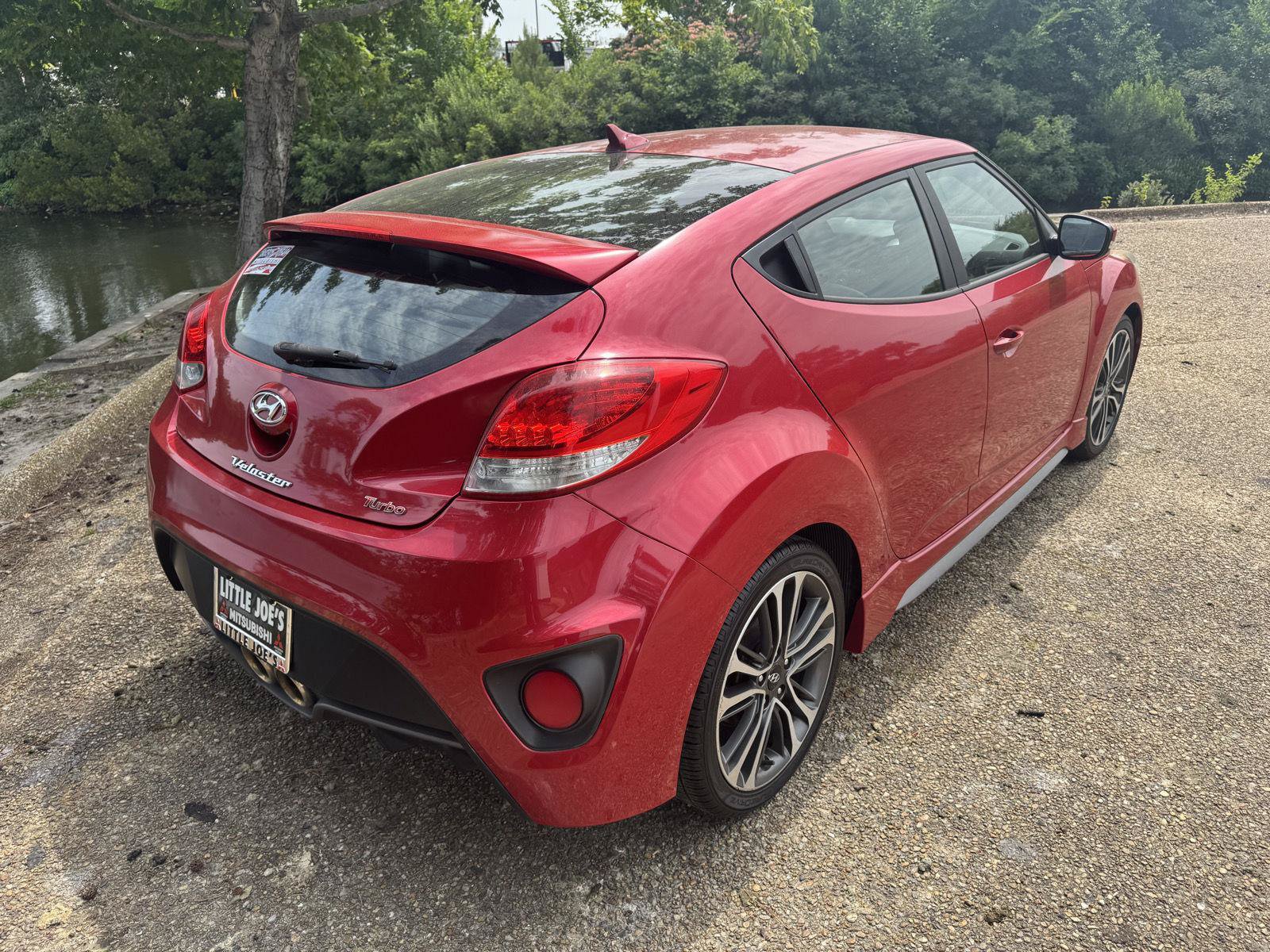 Used 2016 Hyundai Veloster Turbo FWD image 5
