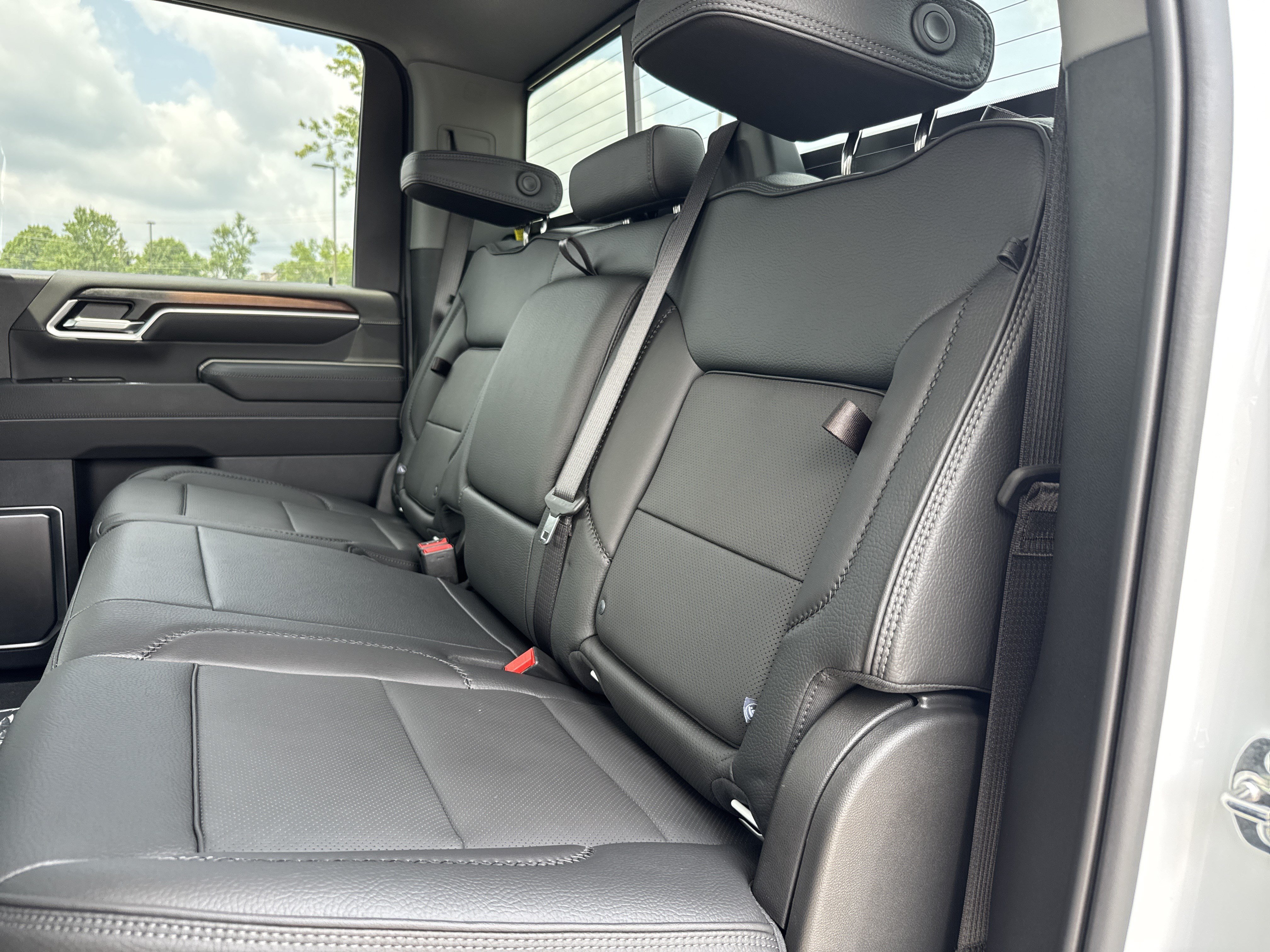 New 2026 GMC Sierra 2500 Denali w/ Denali Reserve Package AWD/4WD image 31