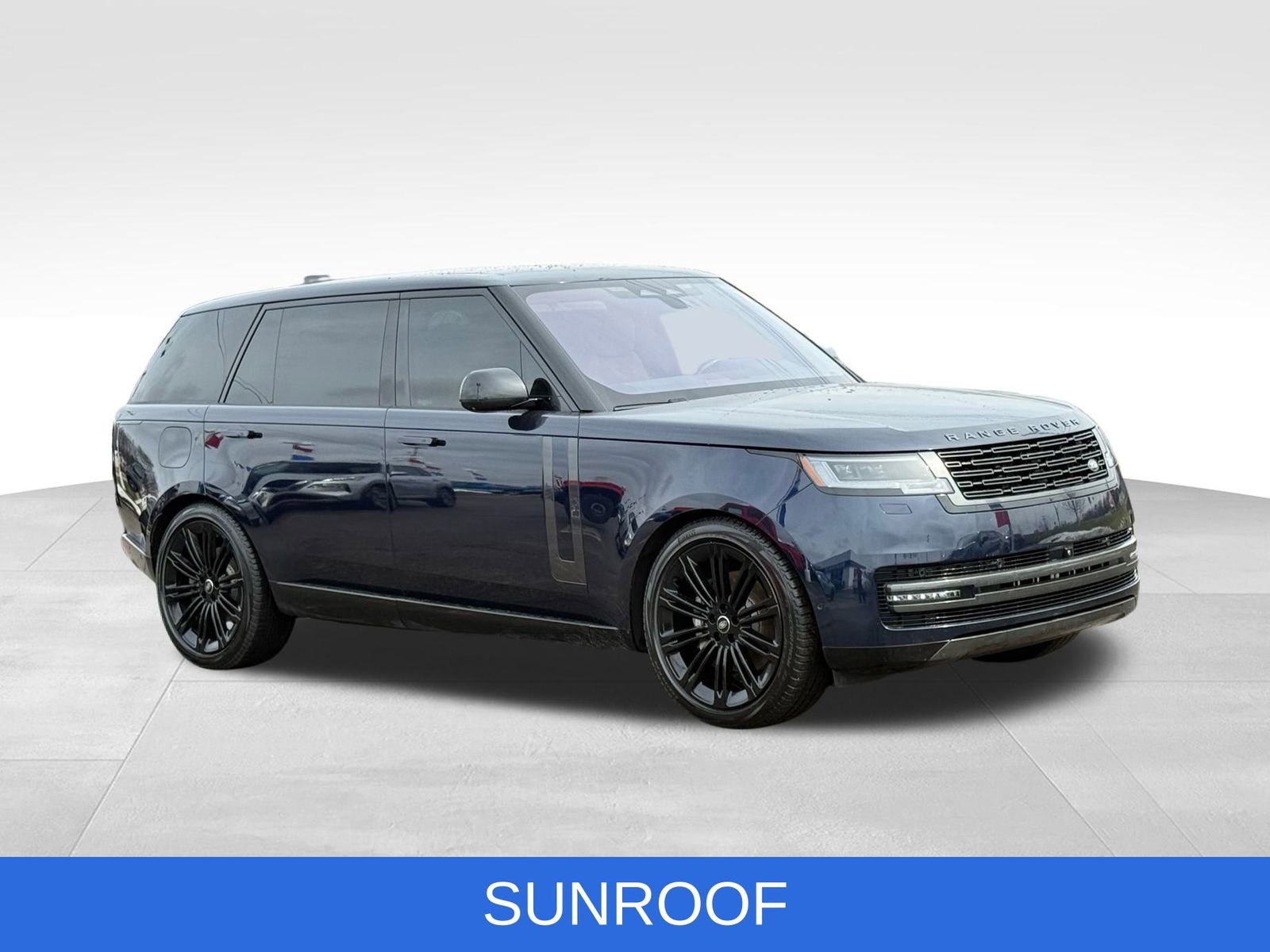 Used 2023 Land Rover Range Rover Long Wheelbase SE image 13