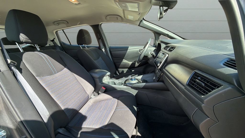 Used 2025 Nissan Leaf SV Plus image 31