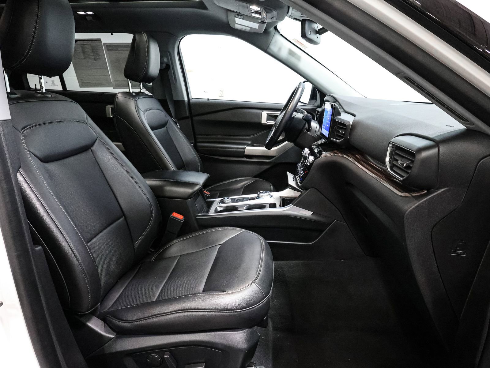 Used 2023 Ford Explorer Limited w/ Equipment Group 301A image 21