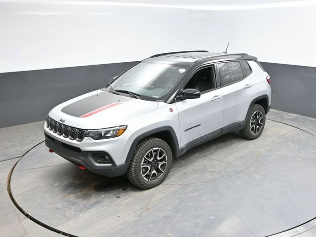 Used 2025 Jeep Compass Trailhawk AWD/4WD image 36