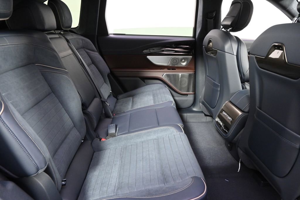 New 2026 Lincoln Nautilus Black Label w/ Jet Appearance Package AWD/4WD image 18