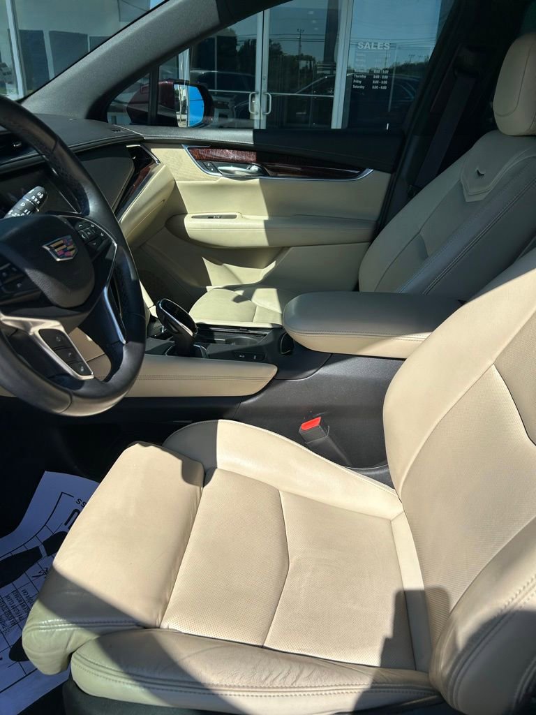 Used 2017 Cadillac XT5 Premium Luxury w/ Driver Assist Package FWD image 11