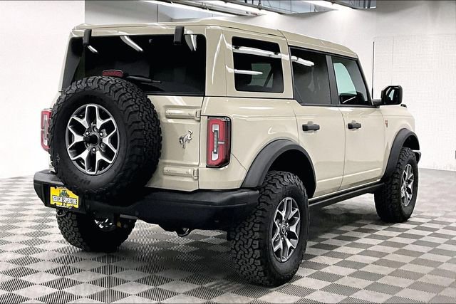 Used 2025 Ford Bronco Badlands image 12