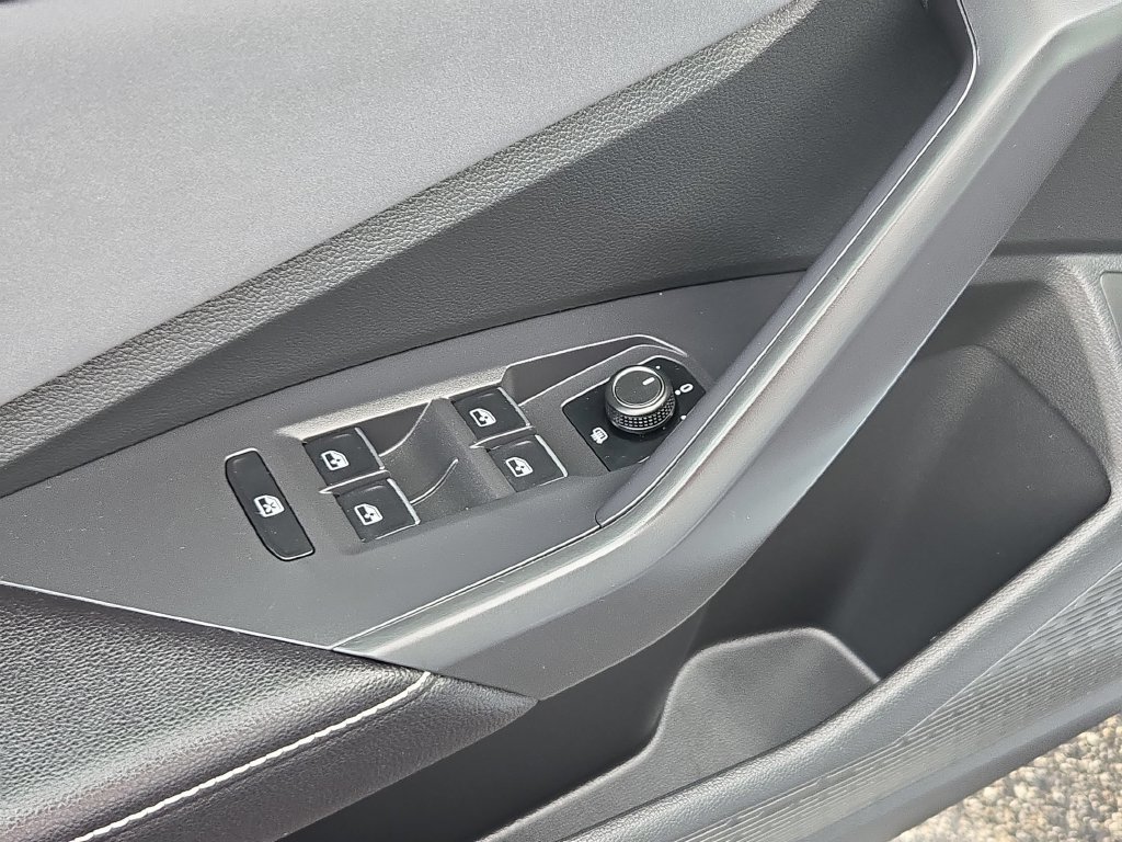 Used 2026 Volkswagen Jetta SE FWD image 13