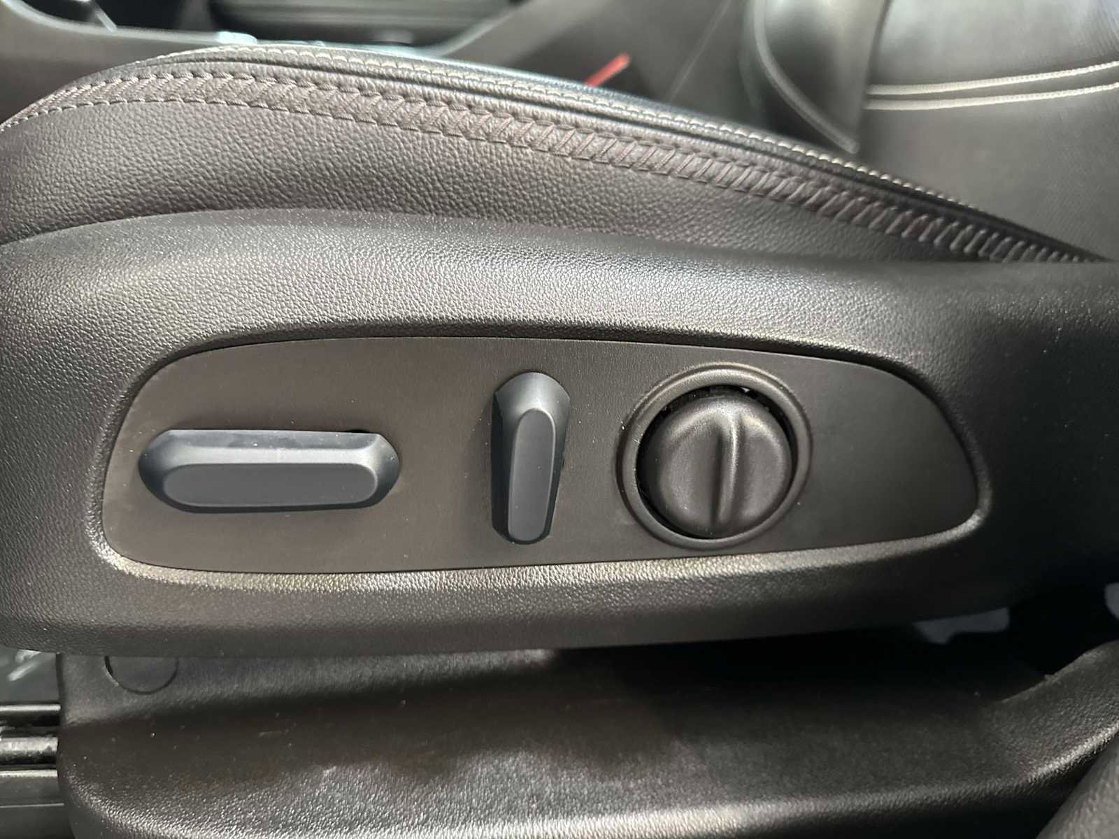 Used 2022 GMC Terrain Denali w/ Denali Premium Package image 17