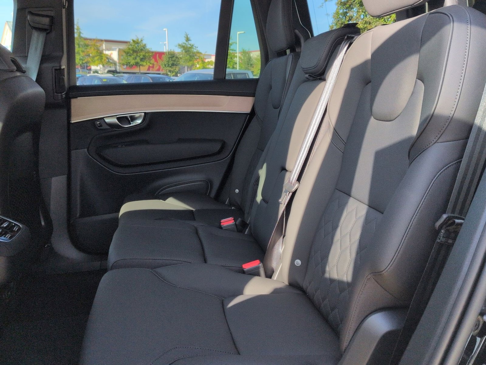 New 2026 Volvo XC90 B6 Plus w/ Protection Package Premier image 25