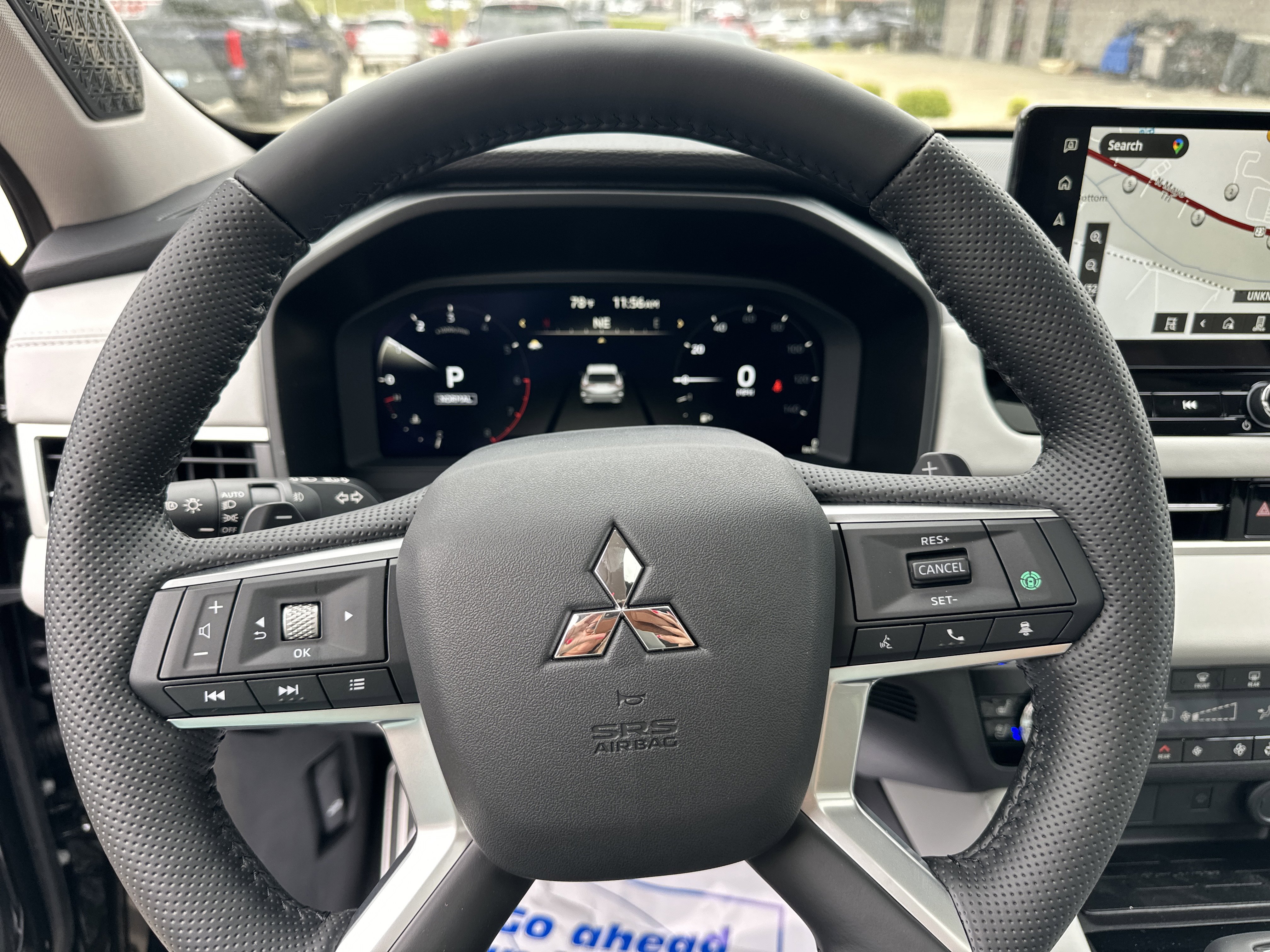 Used 2025 Mitsubishi Outlander AWD image 13