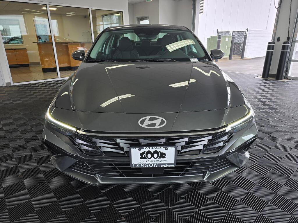 New 2026 Hyundai Elantra Limited FWD image 8