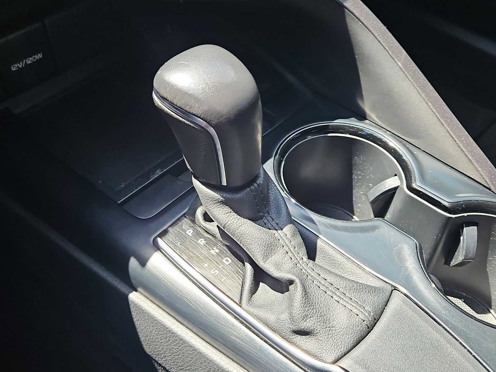 Used 2020 Toyota Camry SE FWD image 31