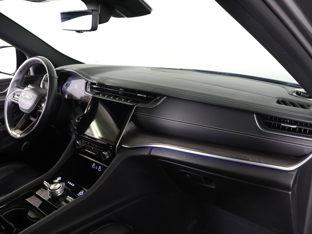 Used 2022 Jeep Grand Cherokee Overland w/ Luxury Tech Group IV image 34