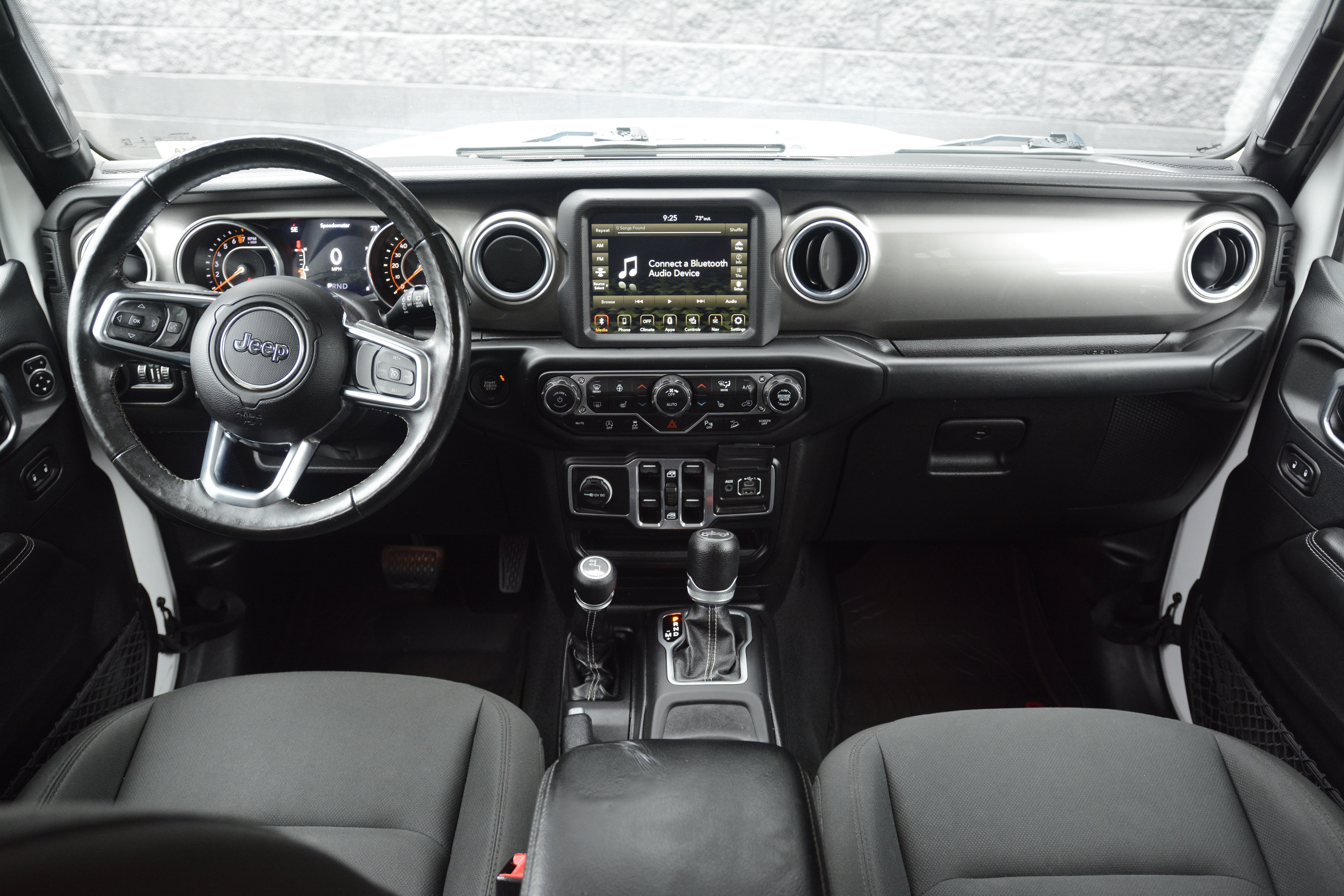 Used 2018 Jeep Wrangler Unlimited Sahara AWD/4WD image 12