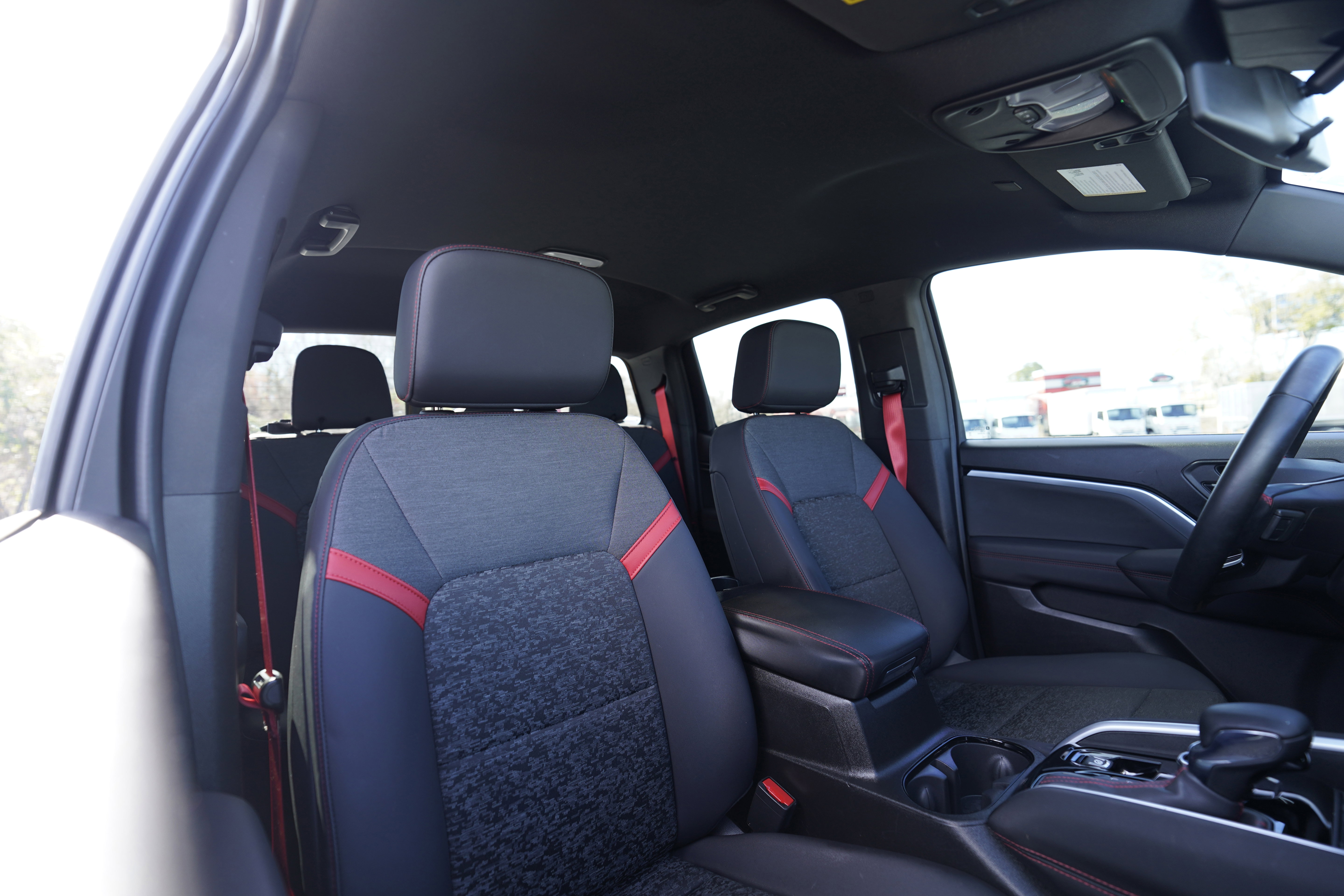 Used 2024 Chevrolet Colorado Z71 w/ Safety Package image 12
