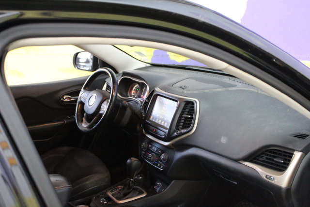 Used 2015 Jeep Cherokee Latitude w/ Comfort/Convenience Group AWD/4WD image 12