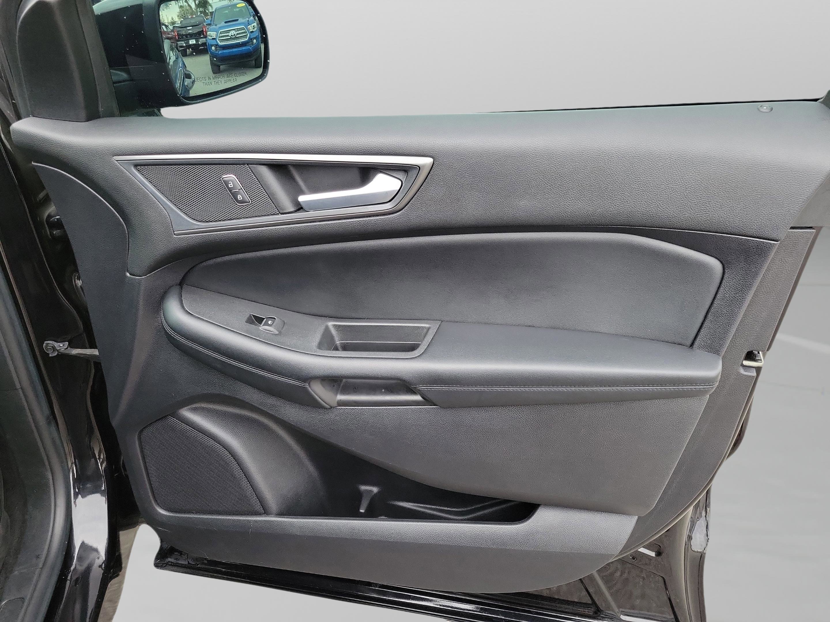 Used 2022 Ford Edge SE w/ Black Appearance Package image 28