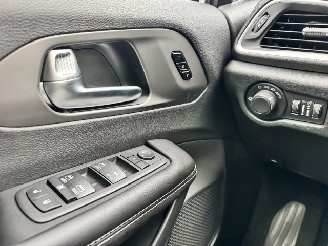 New 2027 Chrysler Pacifica Limited FWD image 15