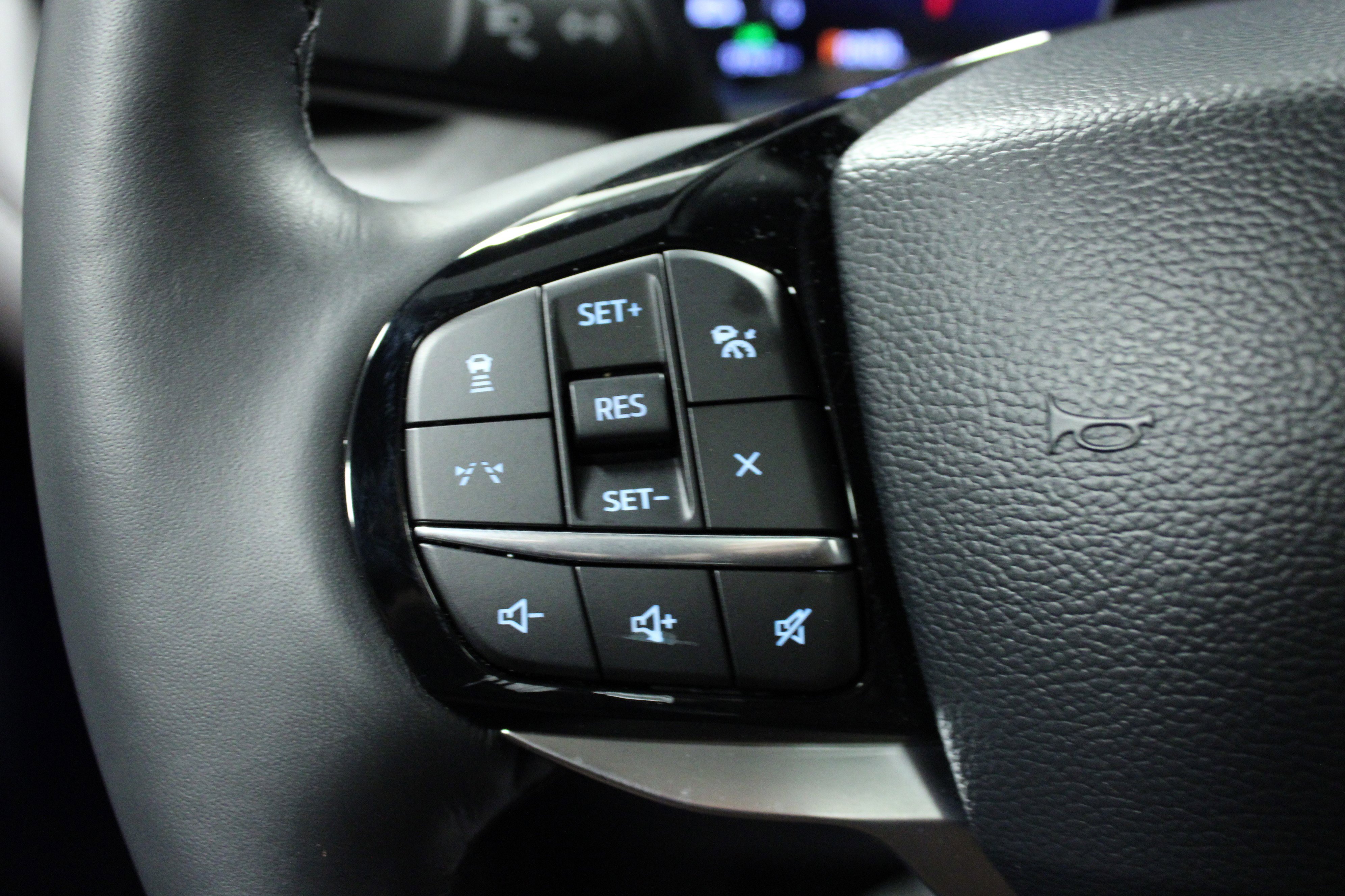 Used 2025 Ford Explorer Platinum image 21