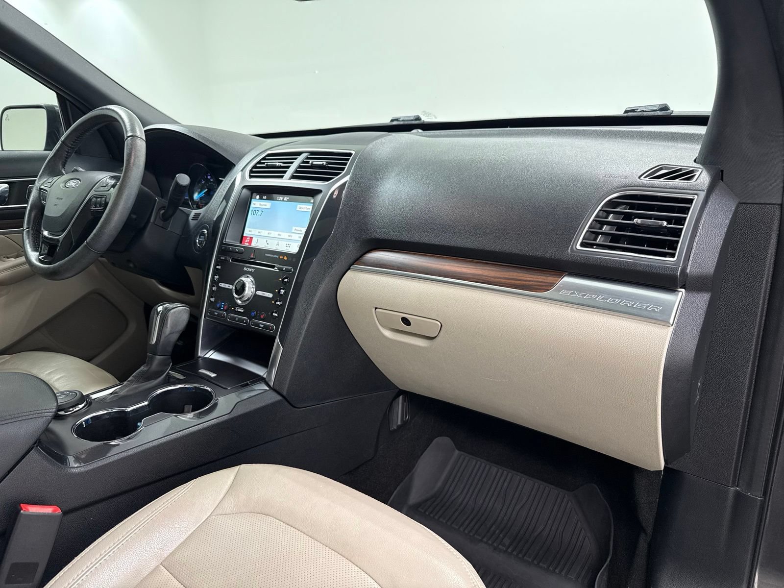 Used 2018 Ford Explorer Limited w/ Equipment Group 301A AWD/4WD image 34