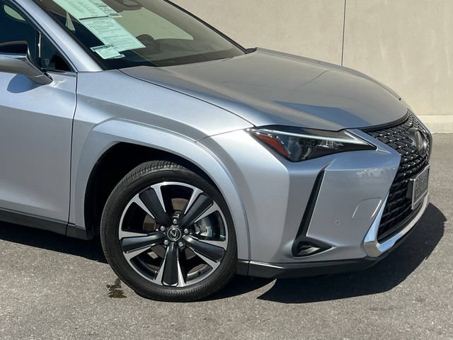 Used 2025 Lexus UX 300h FWD w/ Accessory Package (Z2) image 2