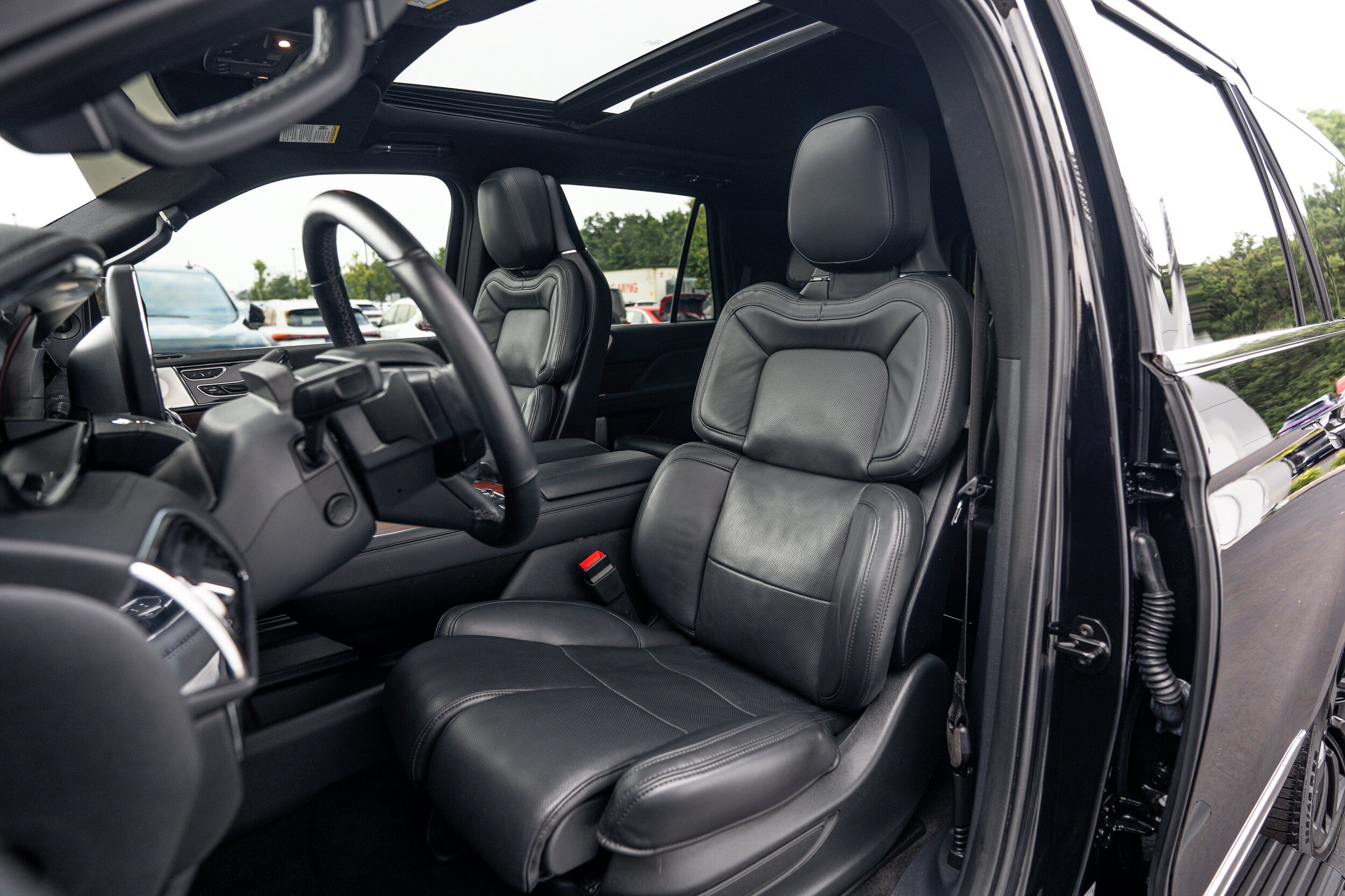 Used 2023 Lincoln Navigator Reserve AWD/4WD image 16