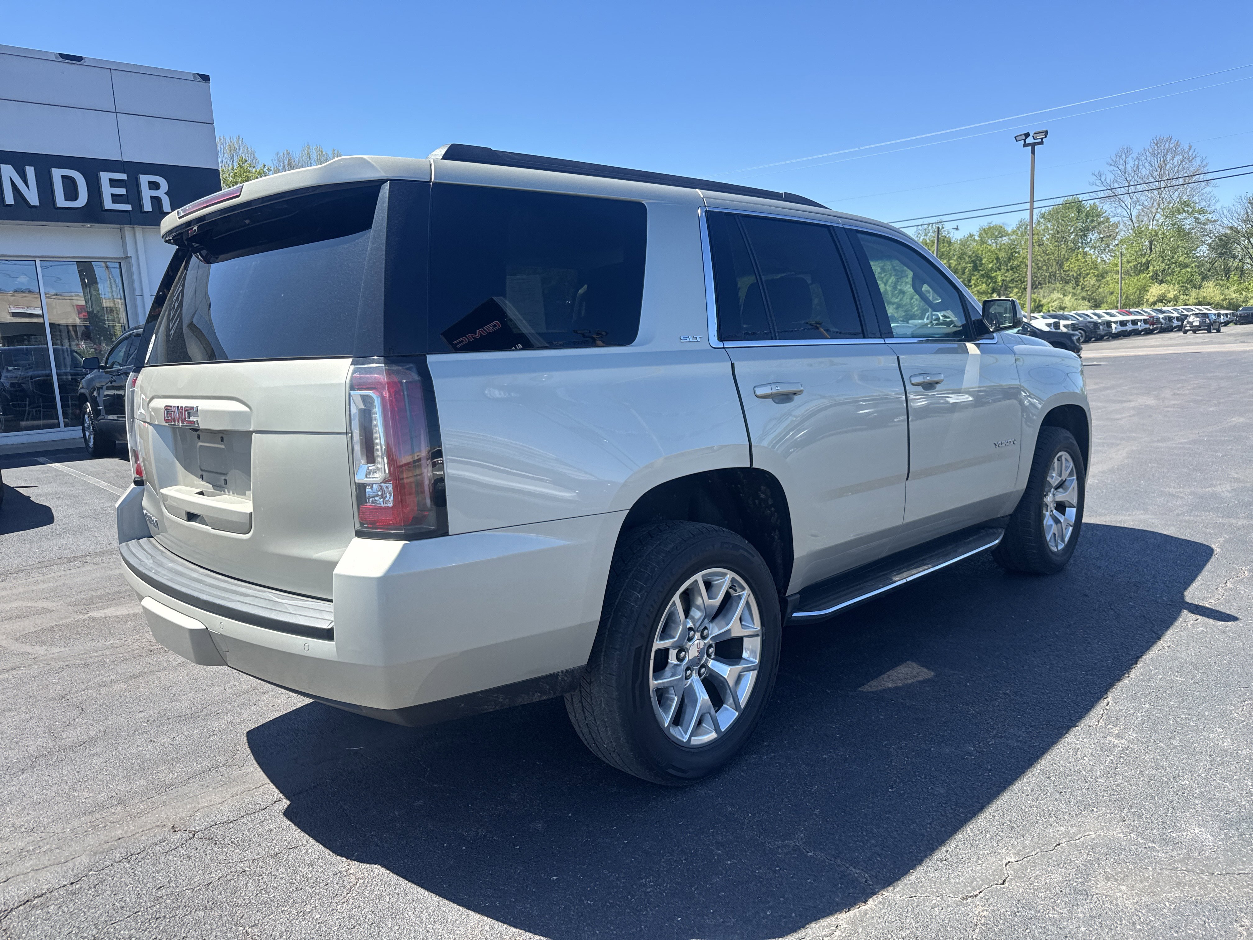 Used 2015 GMC Yukon SLT w/ Open Road Package AWD/4WD image 3
