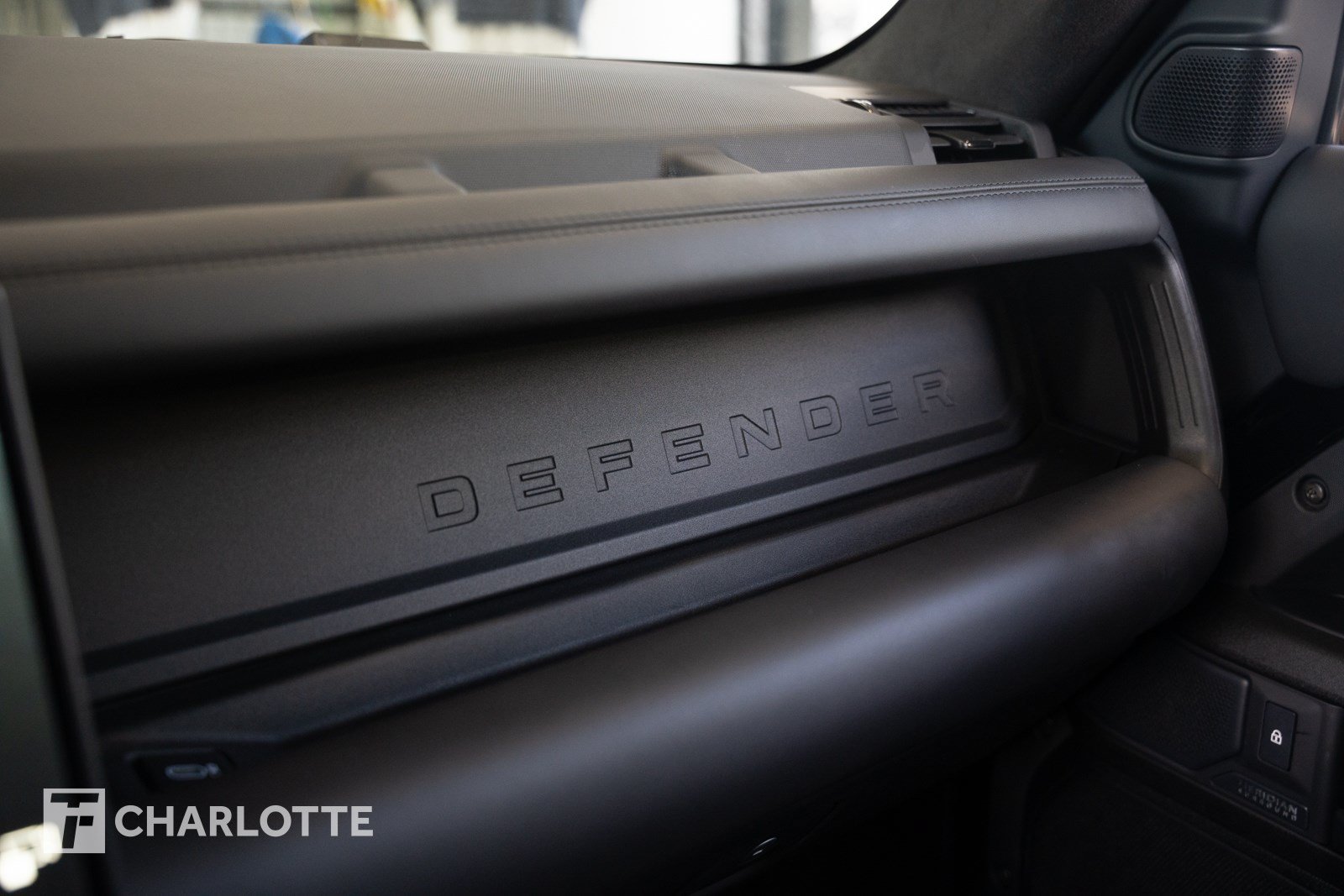 Used 2026 Land Rover Defender 110 OCTA AWD/4WD image 22