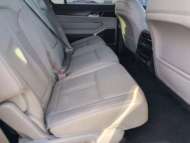 Used 2024 Jeep Wagoneer Series II w/ Flexible Seating Group image 21