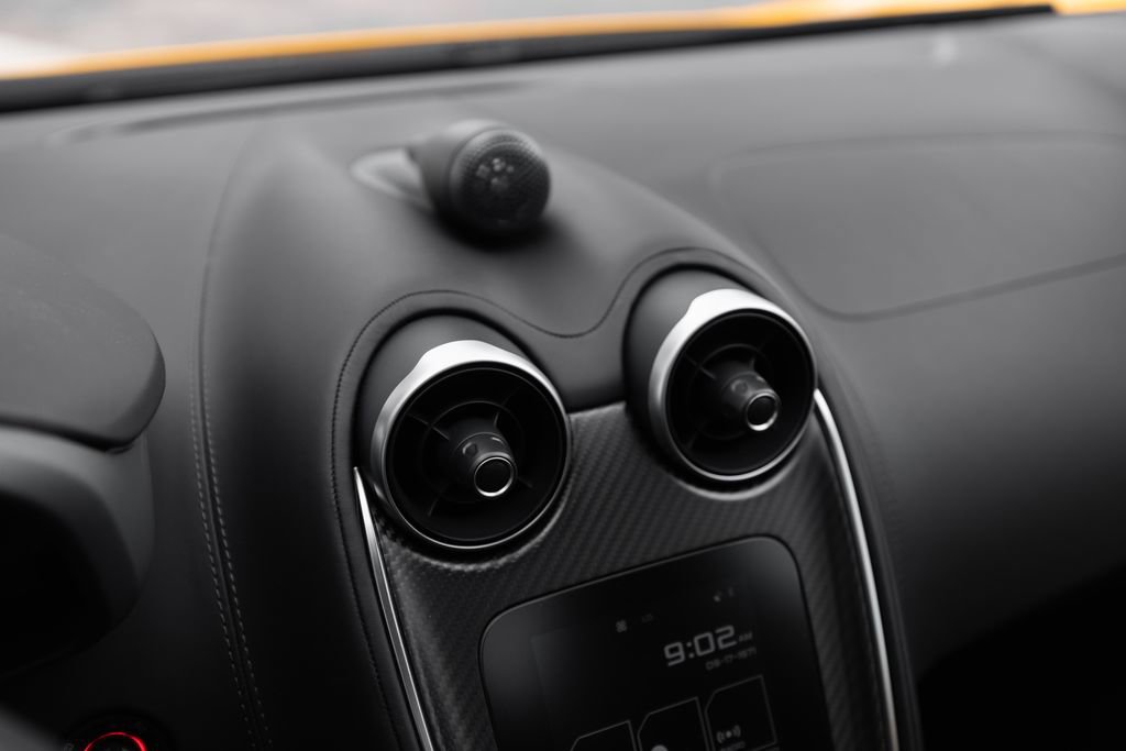 Used 2019 McLaren 570S Spider RWD image 24