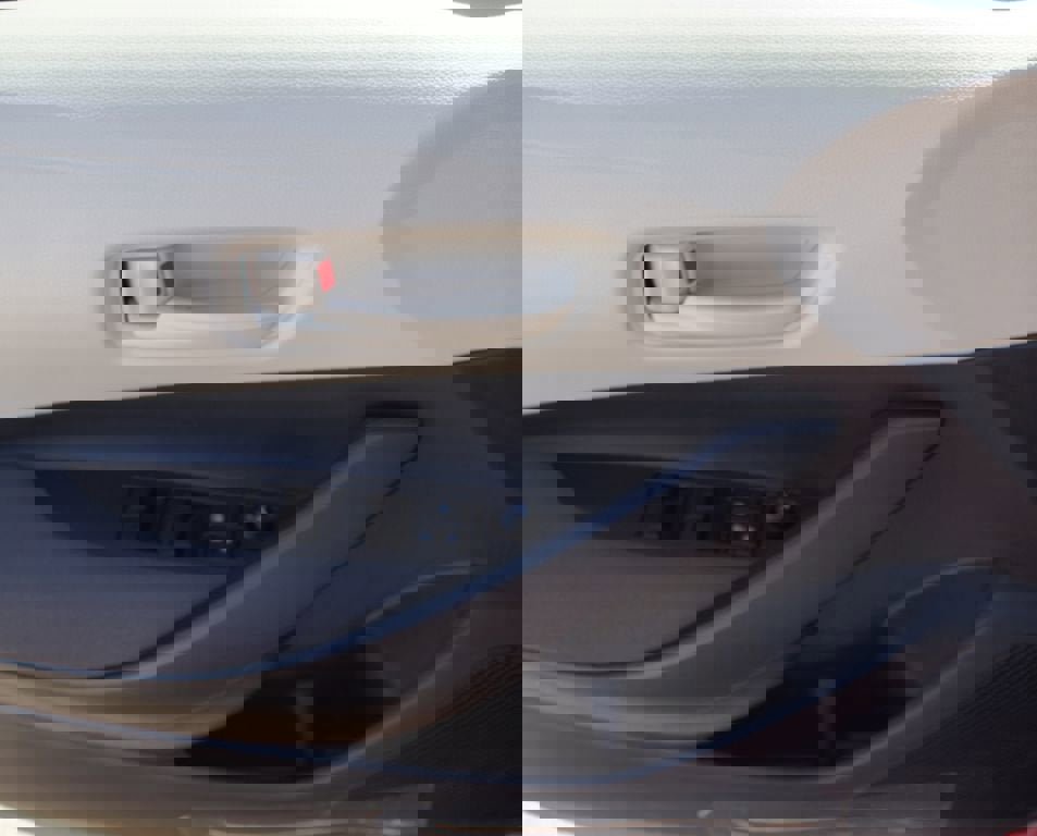 Used 2025 Toyota Corolla LE image 27