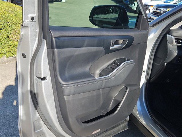 Used 2024 Toyota Highlander XLE image 17