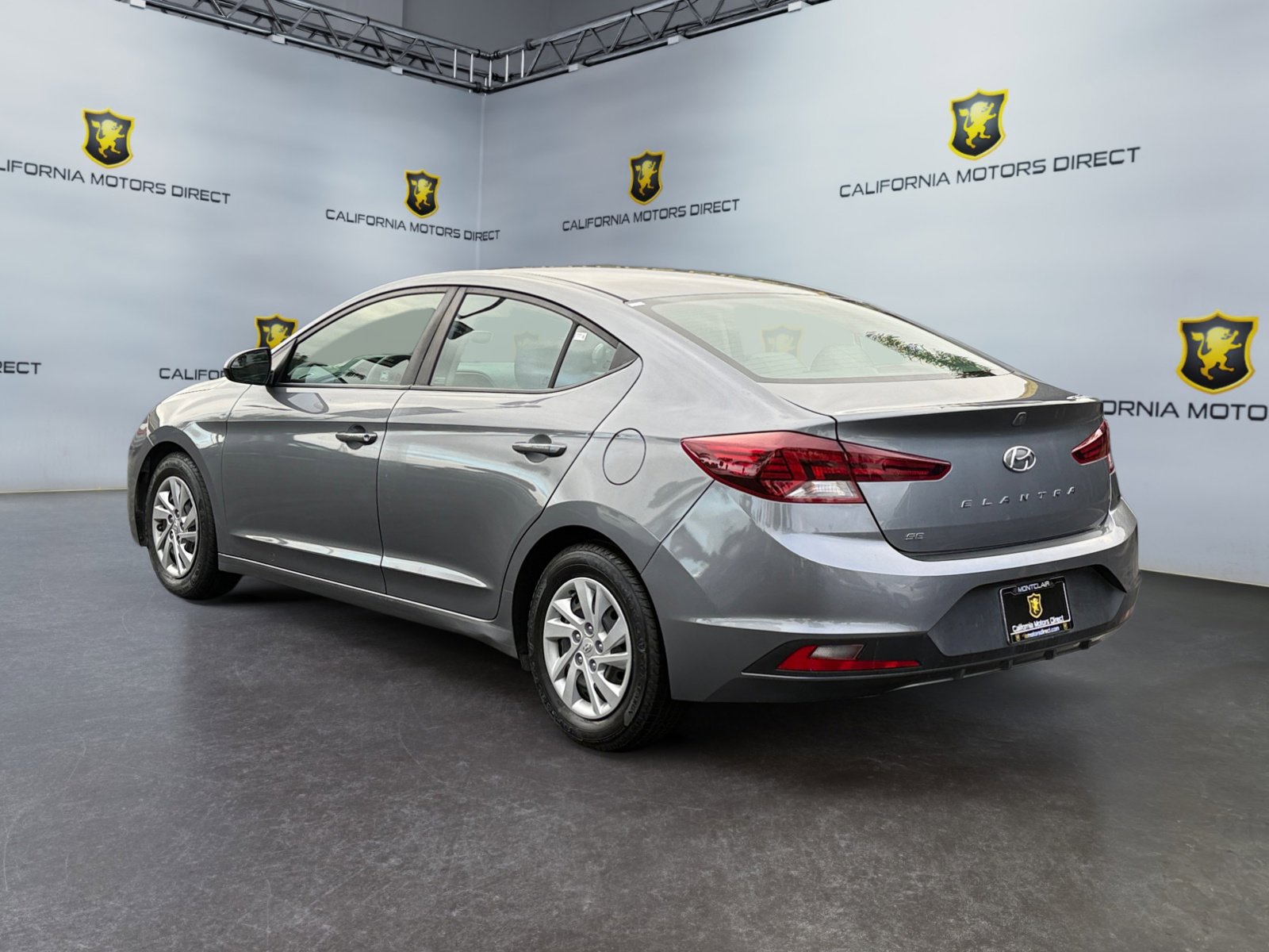 Used 2019 Hyundai Elantra SE image 3