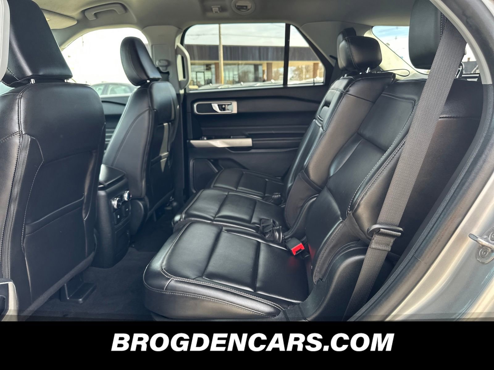 Used 2023 Ford Explorer XLT w/ Equipment Group 202A image 10