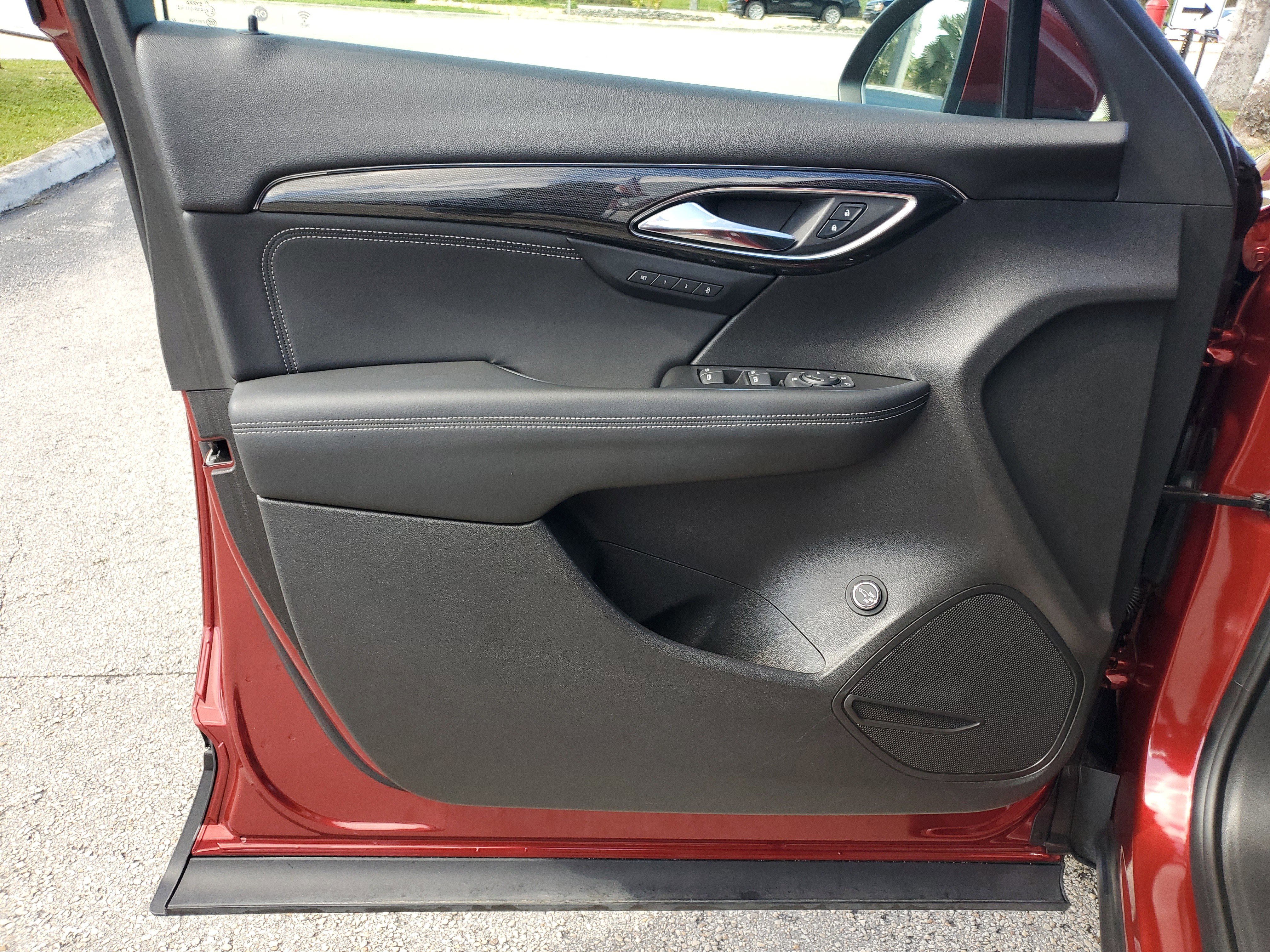 Used 2023 Buick Envision Essence image 30