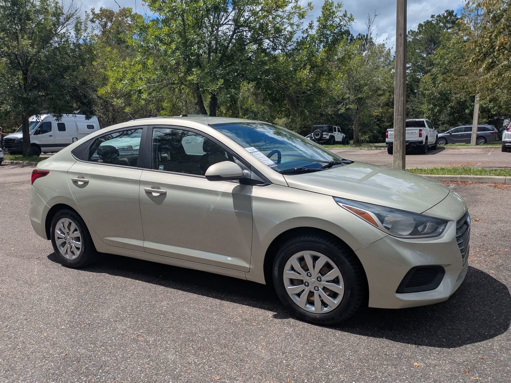 Used 2019 Hyundai Accent SE w/ Cargo Package FWD image 2