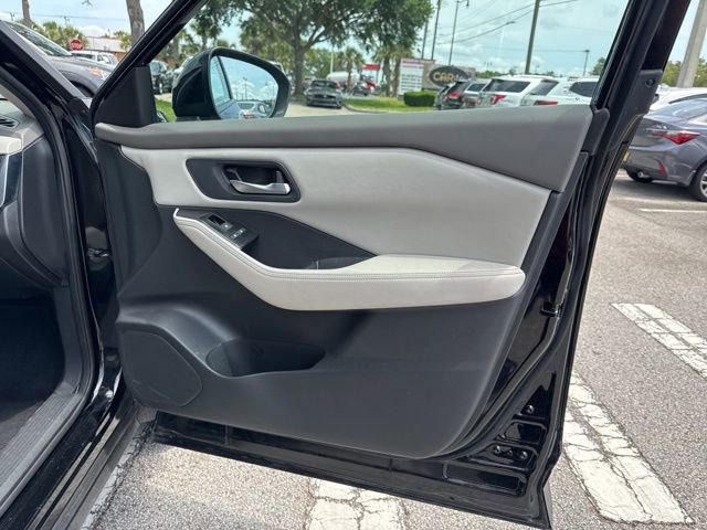 Used 2025 Nissan Rogue SV AWD/4WD image 13